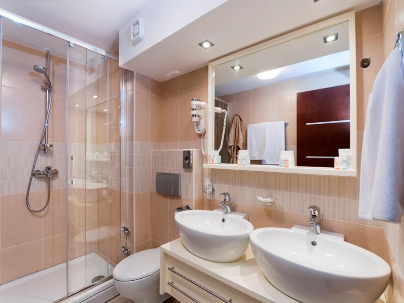 hotel-lighthouse-igalo_10