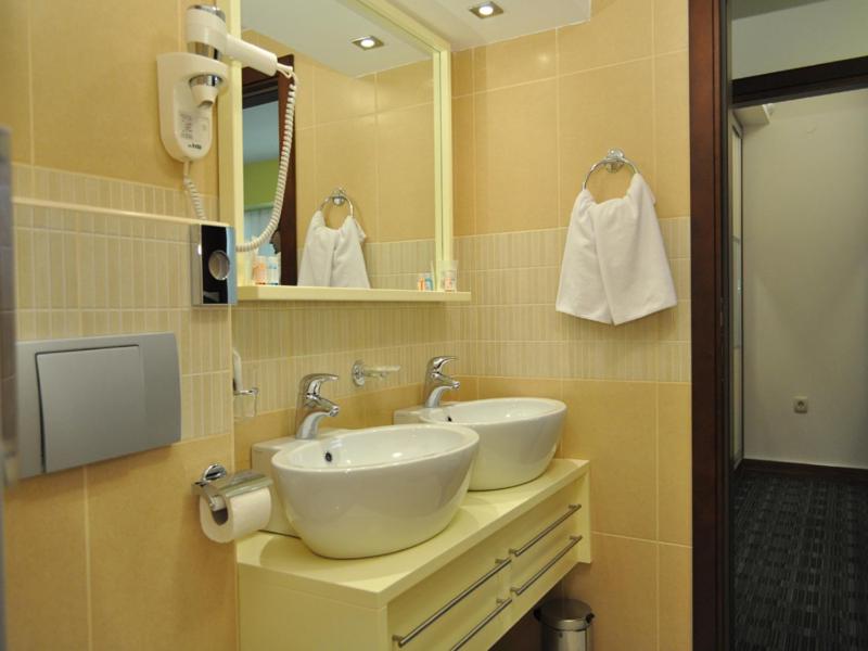 hotel-lighthouse-igalo_5